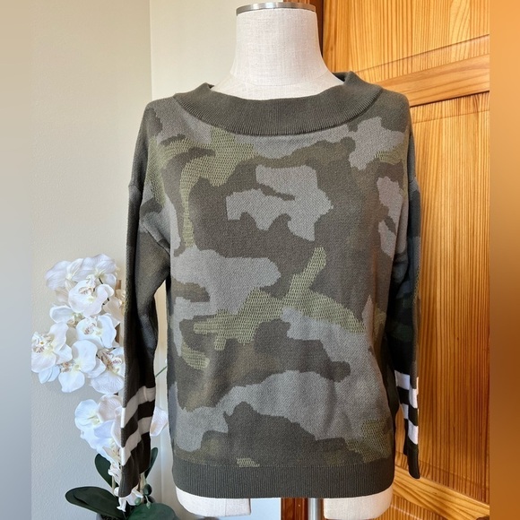 Hem & Thread Small Camouflage Crewneck Varsity Stripe Elbow Length Sweater - Picture 3 of 9